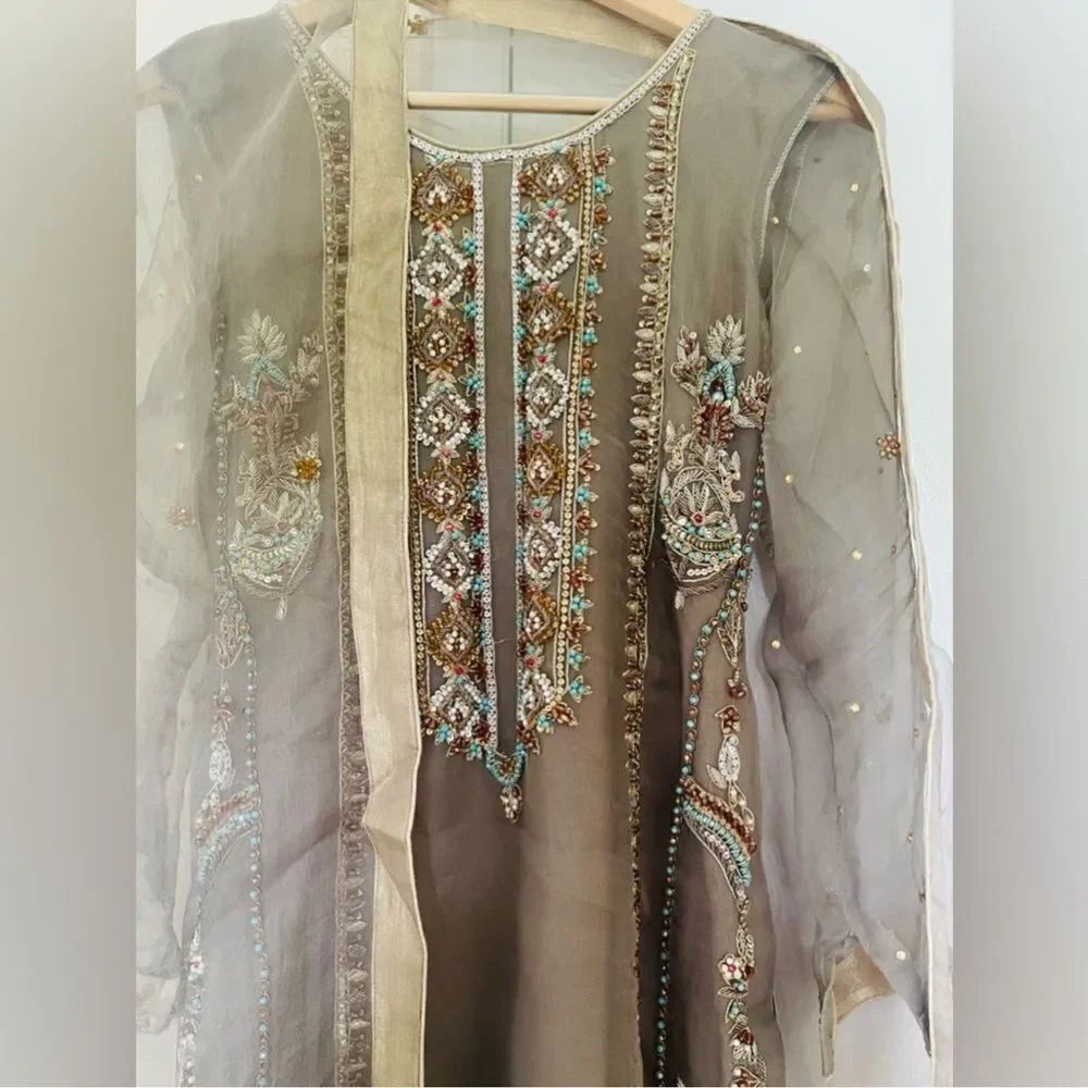 Luxurious Embroidered Brown and Gold 3 piece suit - Picture 5 of 16